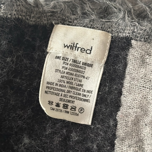 Aritzia Wilfred blanket scarf - Picture 2 of 2